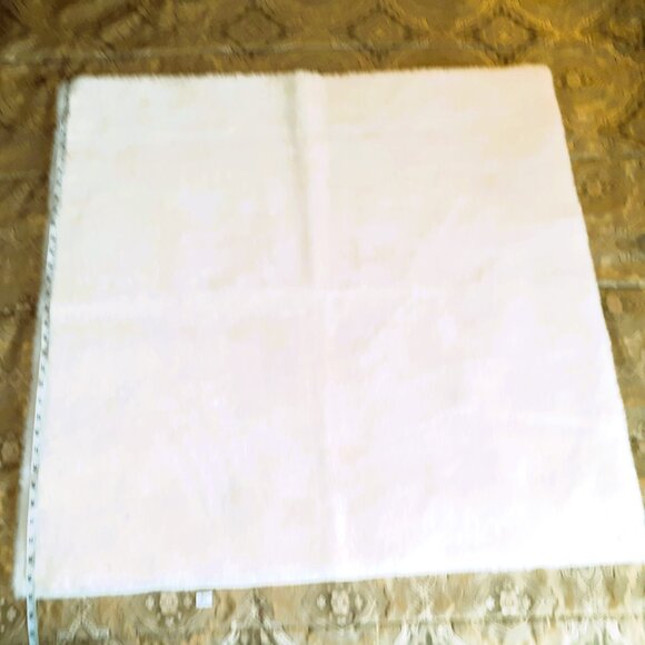 FRESH HOME - SOFT WHITE FUR 36 X 35 AREA - BATHROOM RUG - OR OTHER USES ITEM 2 - Picture 4 of 16